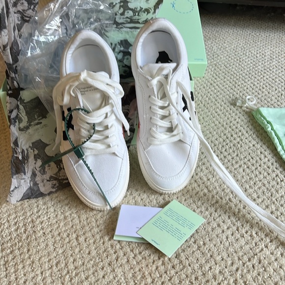 MUST SELL OFF WHITE white low vulcanized canvas black white - Picture 13 of 14